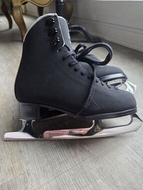 Jackson Mystique Boys Figure Skates, Size 2